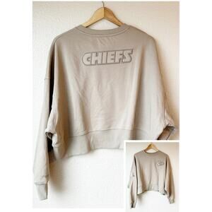 Kansas City Chiefs Women’s Cropped Sweatshirt Pro Line NFL Crewneck Tan Pullover